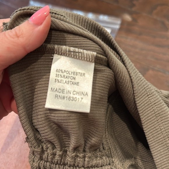 Princess Polly crop top, size 6 - Picture 6 of 6